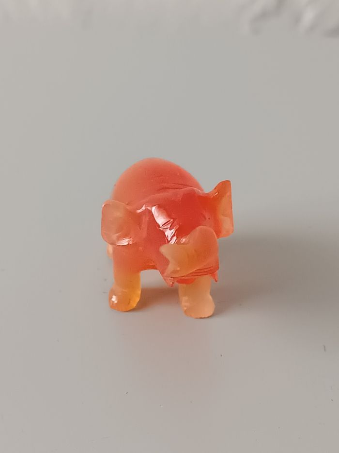 Éléphant orange en verre - photo numéro 2