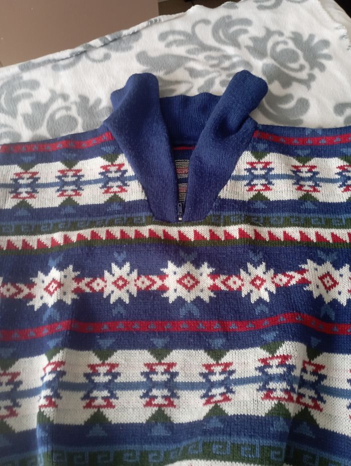 Lot 2 pulls manches longues marques diverses 6 ans 4€ - photo numéro 3