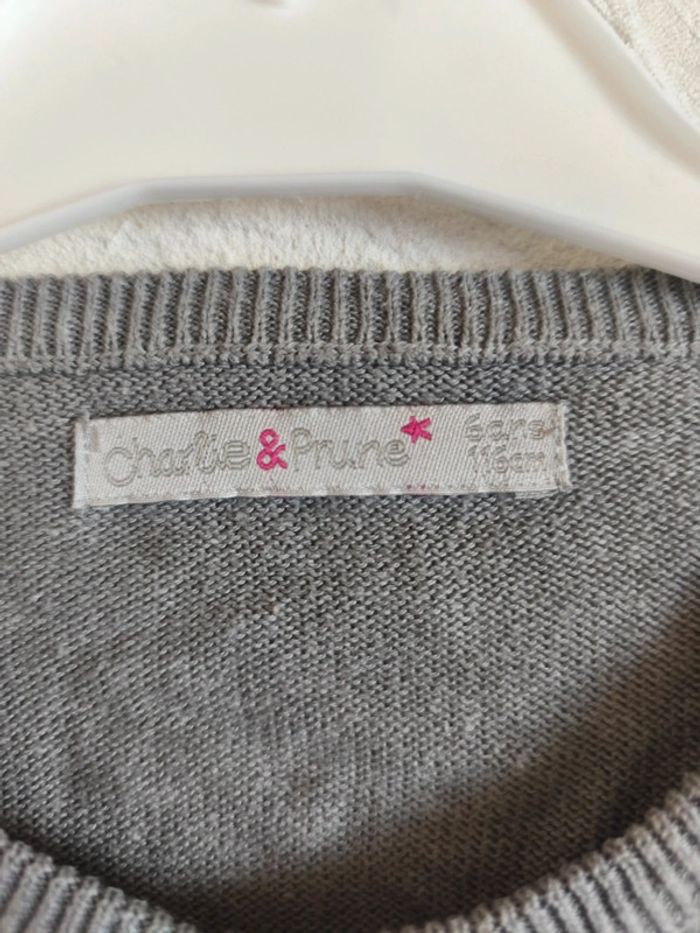 Gilet gris avec coeur - photo numéro 2