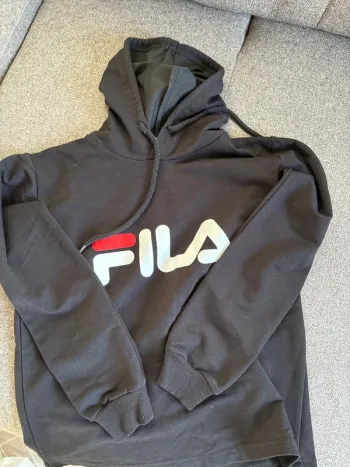 Pull avec capuche  noir taille M fila