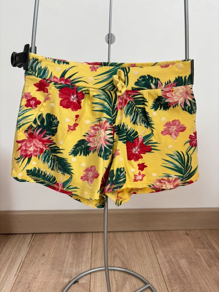 Short à fleurs T10 ans