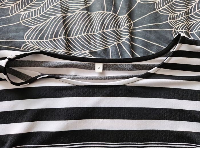 Haut Armand Thiery femme taille 2 - photo numéro 3