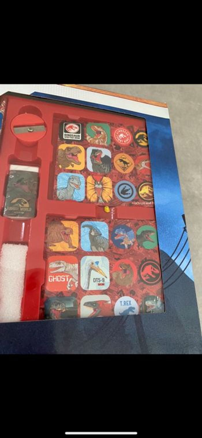 Set de papeterie Jurassic World - photo numéro 2