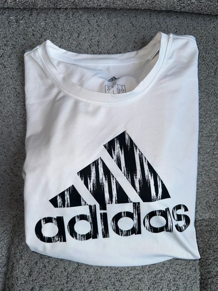 T shirt de sport noir et blanc adidas