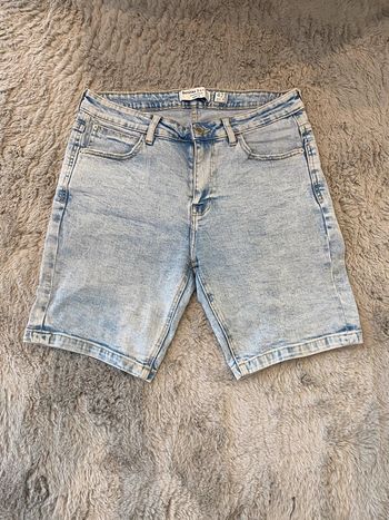 Short Bershka taille 42