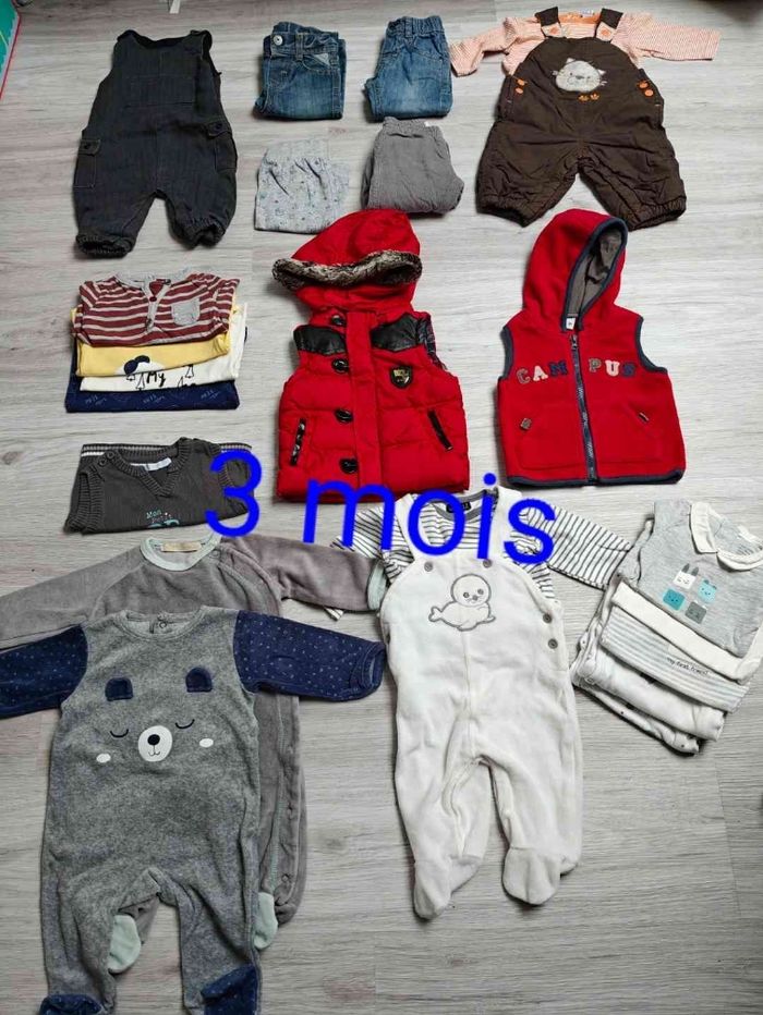 Lot de 22 vêtements 3 mois tbe