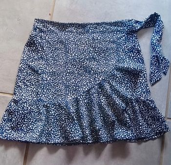 Jupe portefeuille double volant. Taille 38