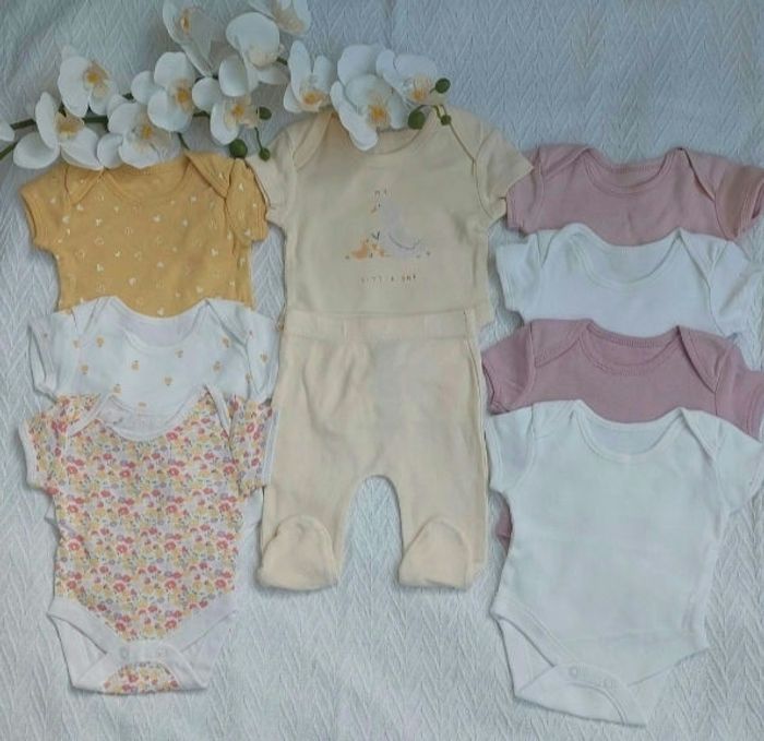 Lot bébé fille en 1 mois