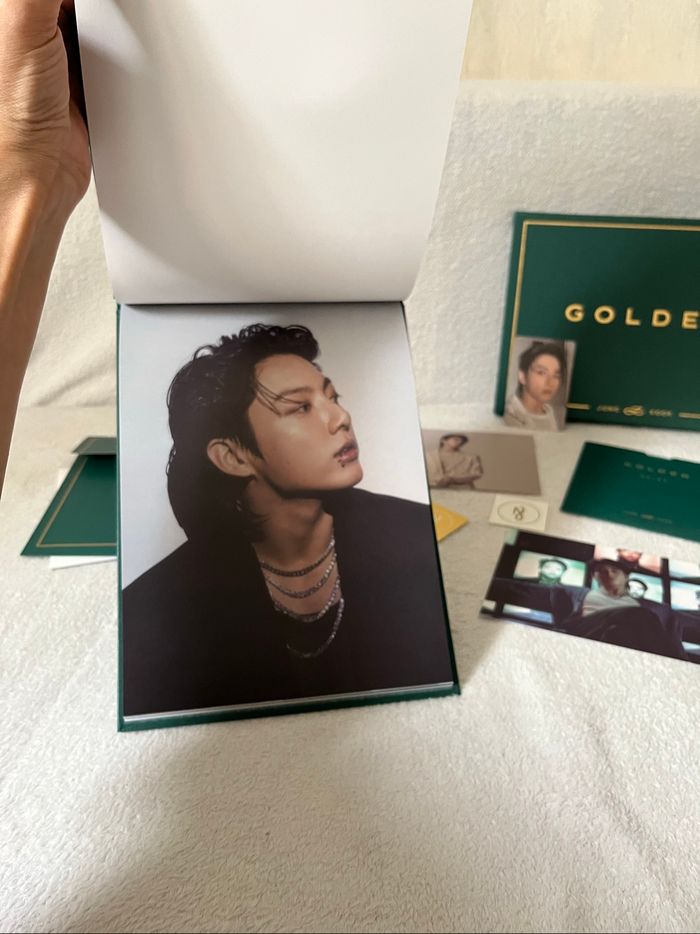 Album Golden Jungkook bts - photo numéro 8