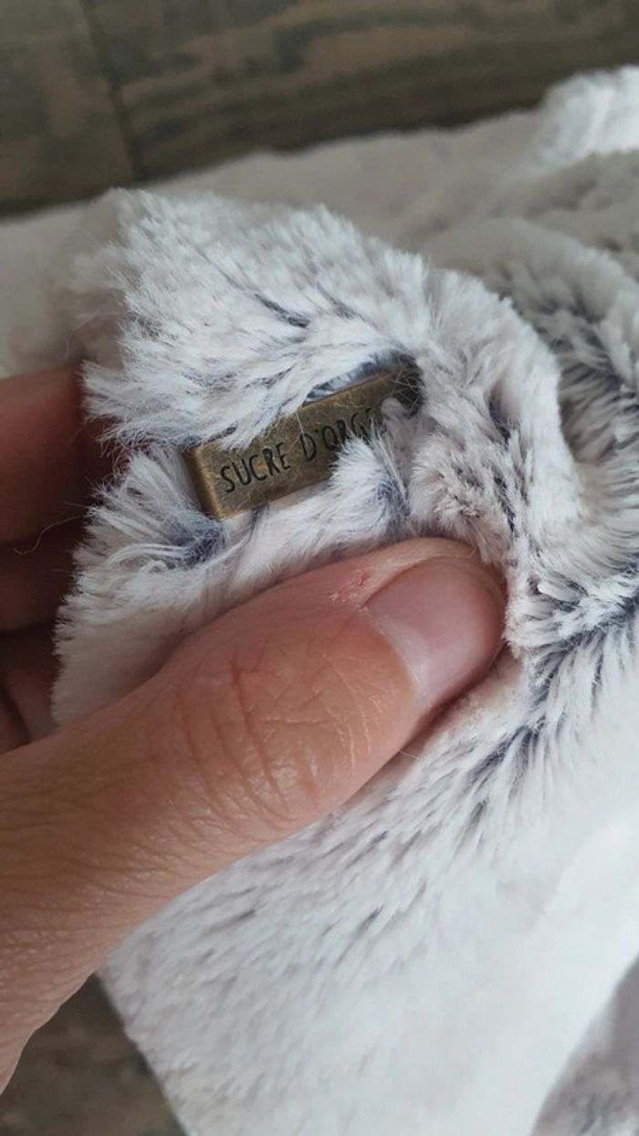 Manteau sucre d'orge 6 mois en très bon état - photo numéro 3