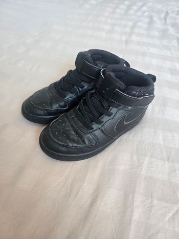 nike baskets montantes noires pointure 27