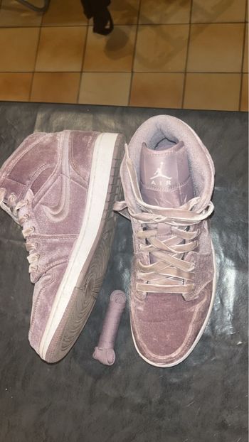 Air Jordan - 1 mid SE -basket mi -hautes en velours- violet fumée