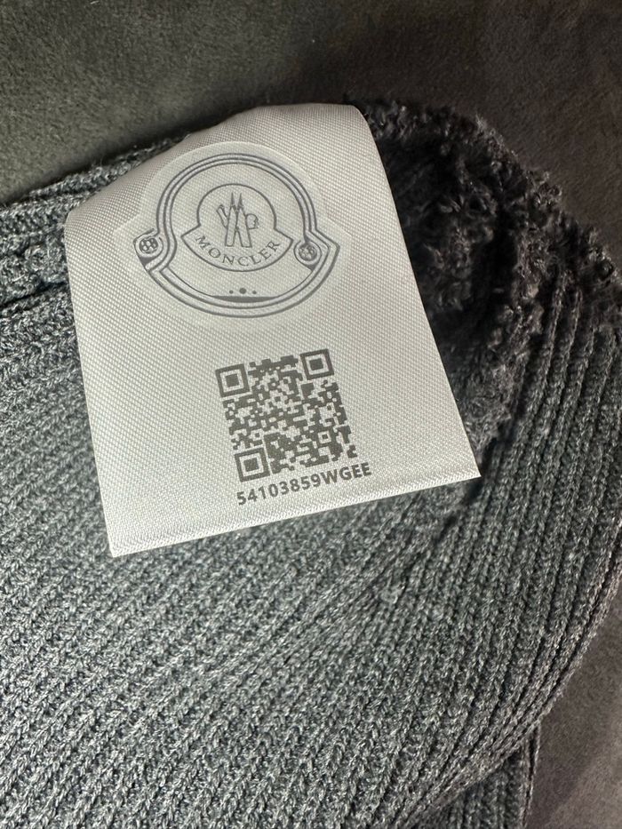 Bonnet Moncler gris  avec étiquette - photo numéro 6