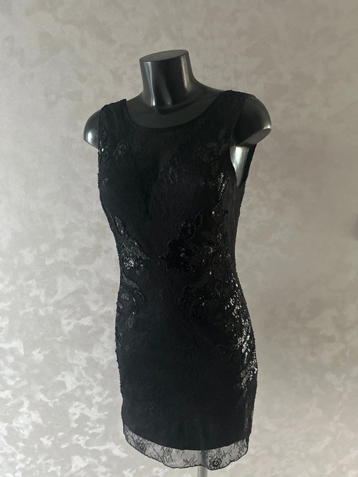 Robe de soirée dentelle et sequins Molly Bracken taille M
