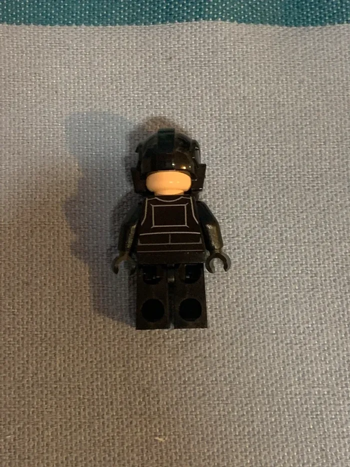 Lego star wars Tie fighter Pilot - photo numéro 2