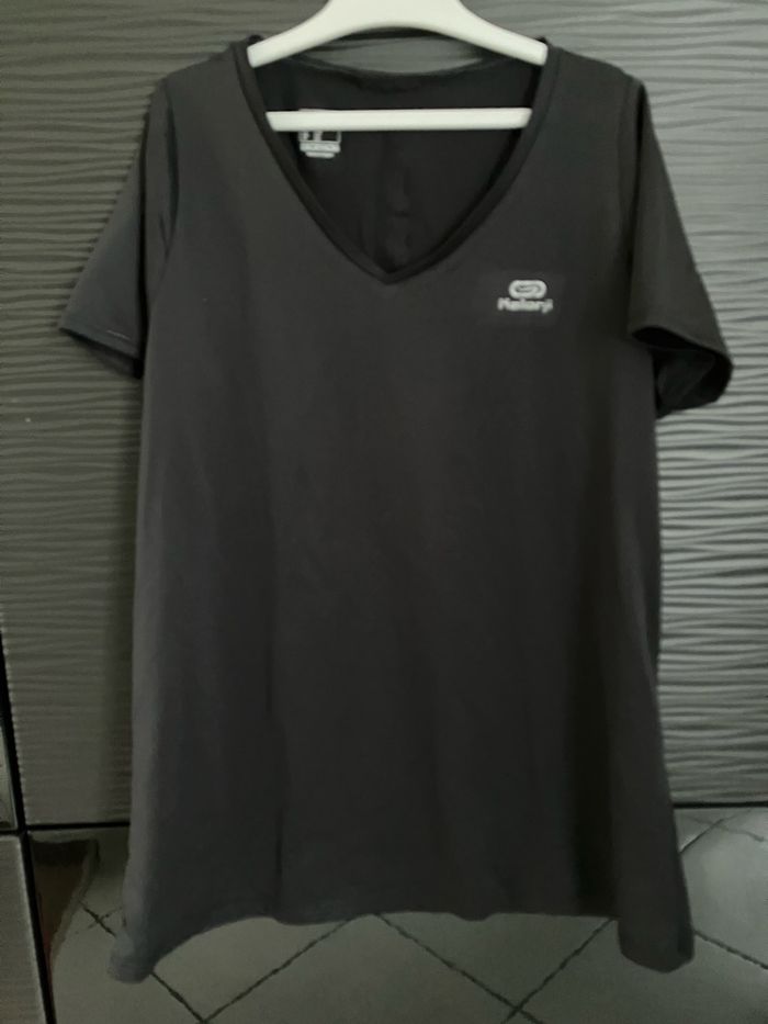 T shirt de sport noir Decathlon 38