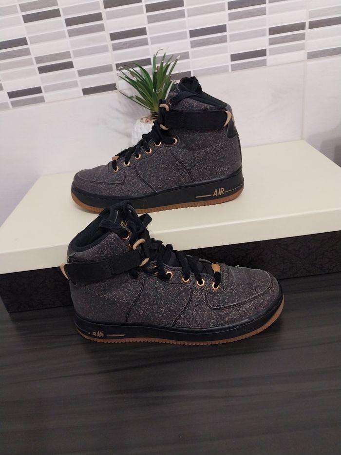 Baskets Nike Air force taille 38.5
