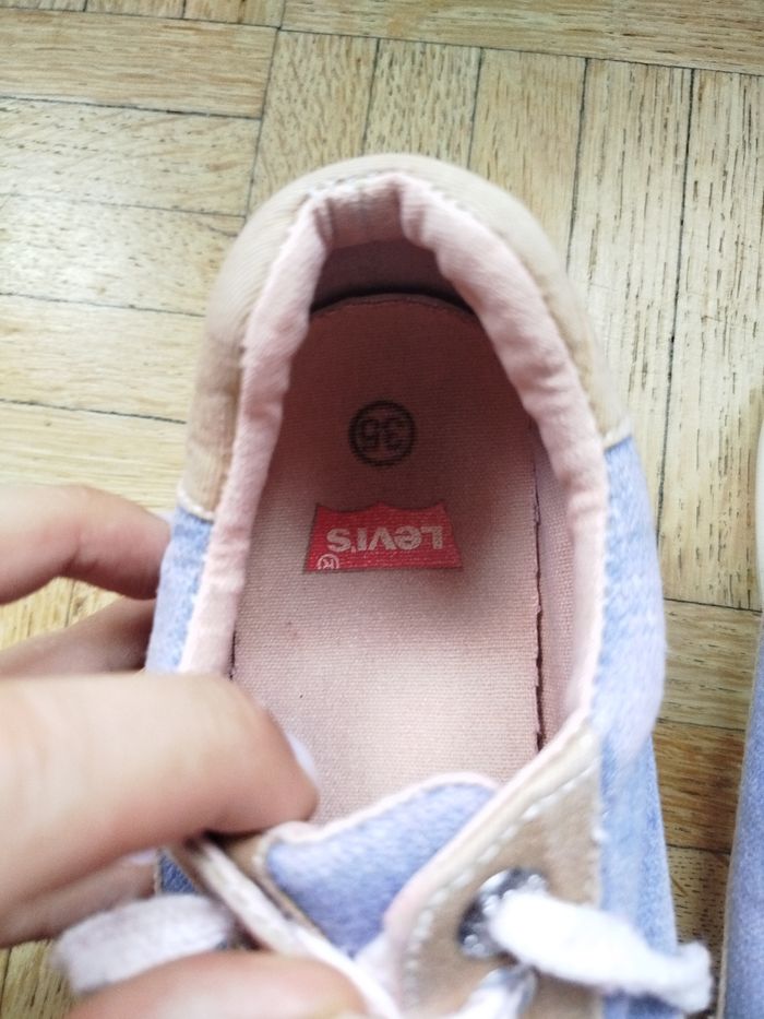 Tennis à lacets Levi's 35 garçon bon état - photo numéro 2