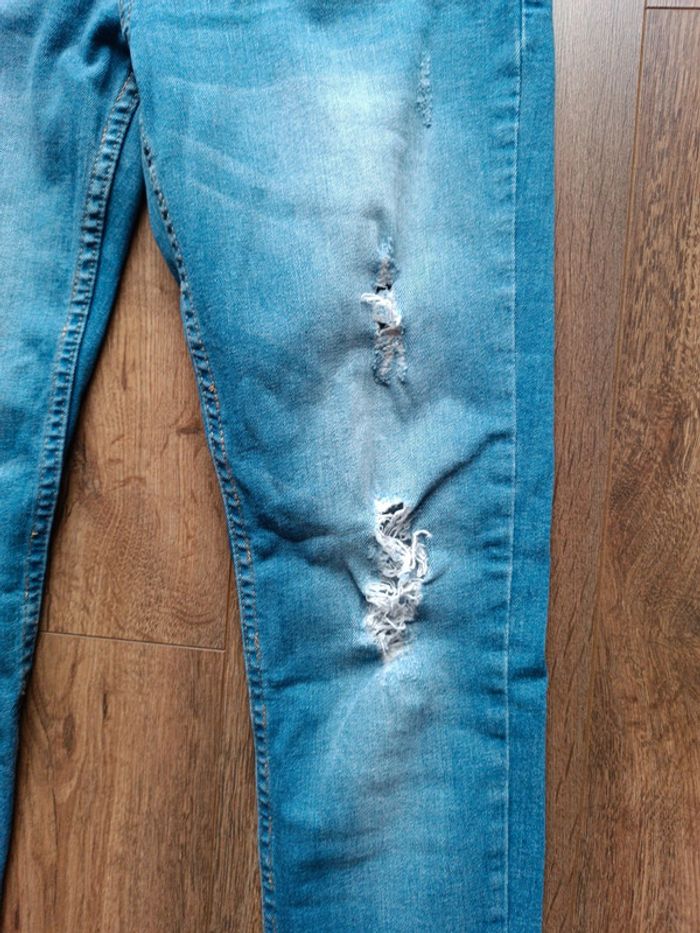 Jeans troué - photo numéro 2