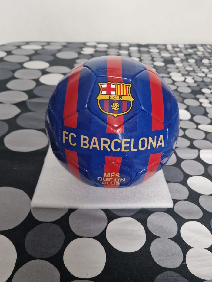 ⚽ Ballon officiel FC Barcelona – “Més que un club” 💙❤️ - photo numéro 3
