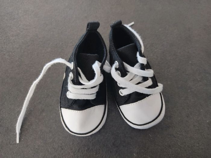 Chaussures bébé taille 9/12 mois