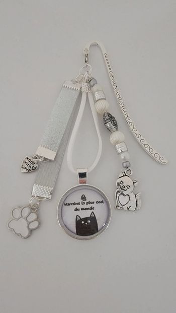 Cadeau marraine, bijoux de sac ou marque page " marraine la plus cool du monde"