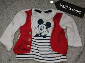 Haut mickey 3mois mais taille petit
