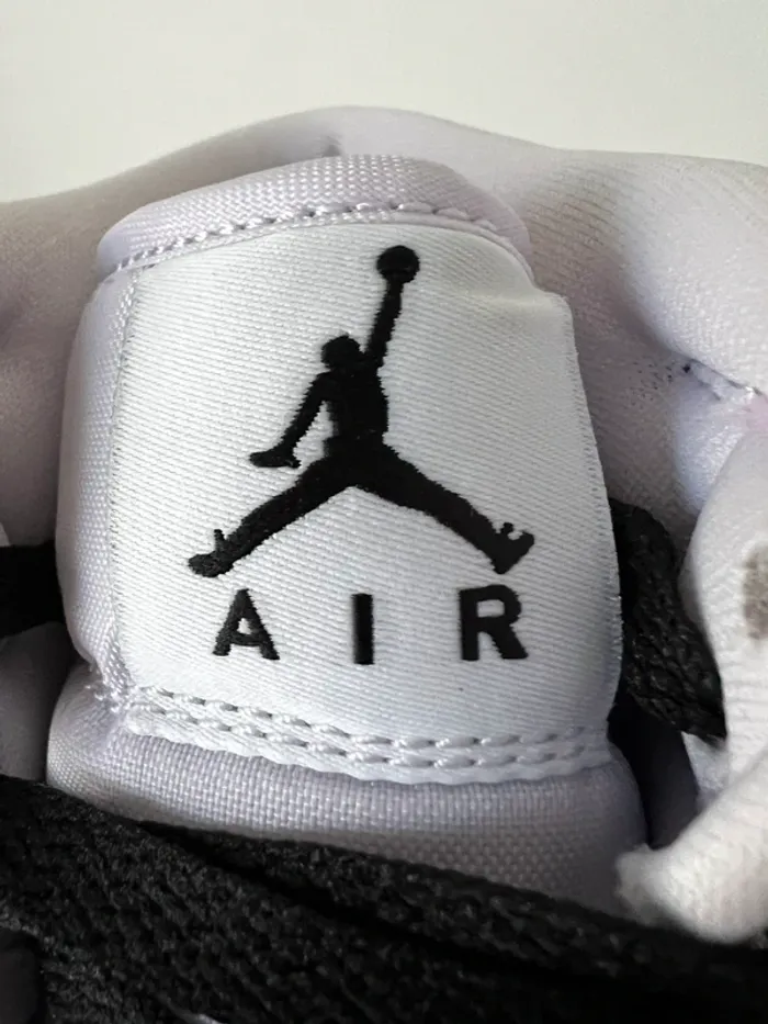 Nike Air Jordan 1 Mid Barely Grape - 38 - photo numéro 7