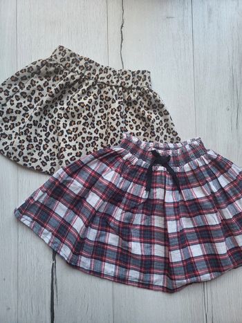 Lot de 2 jupes 4ans galeries lafayette tao