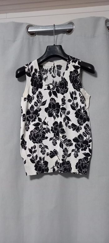 Haut sans manches blanc à fleurs noires 36