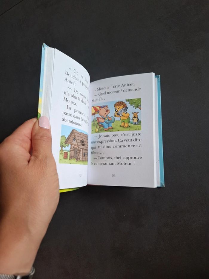 Livre bibliothèque rose Mini Loup fait du cinéma - photo numéro 5