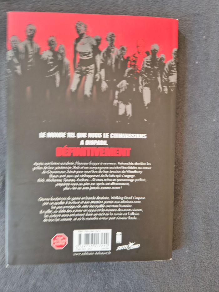 Comics Walking Dead : Tome 8 - photo numéro 2