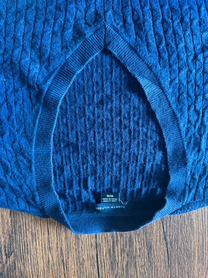 Pull Tommy Hilfiger bleu marine col V – maille texturée - photo numéro 4