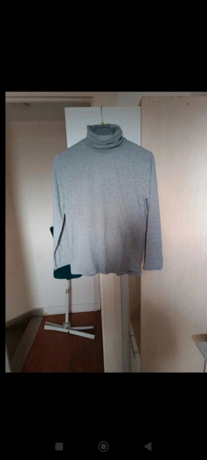 Sous Pull taille 10 ans en très bon état marque Zara Boys