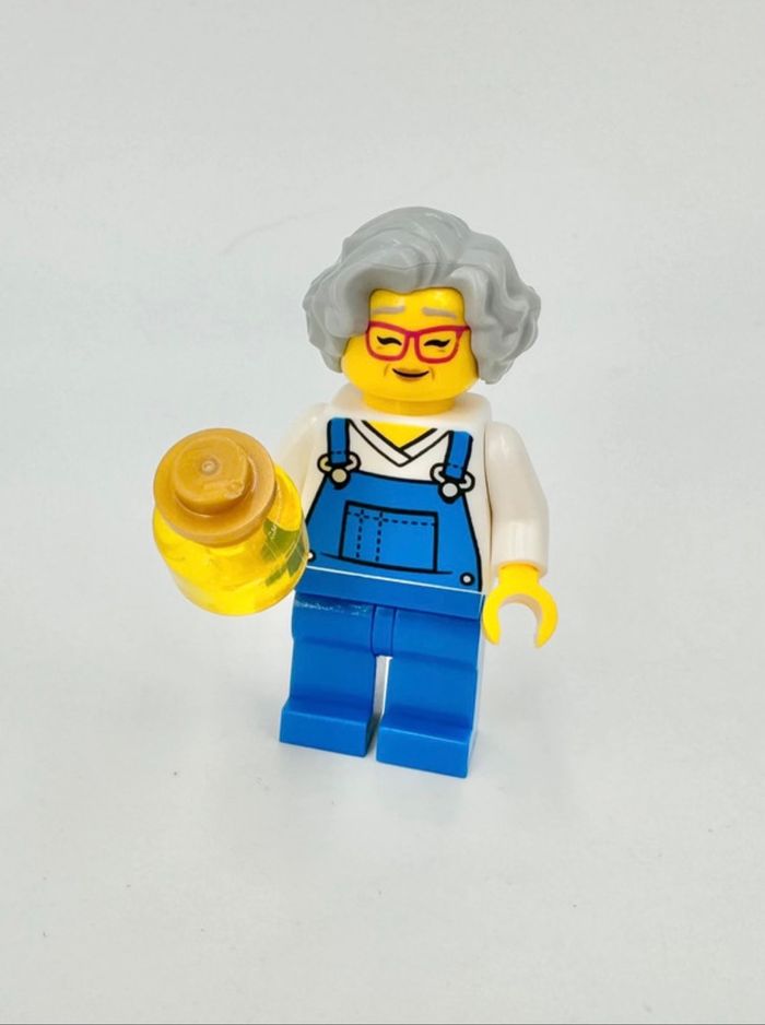 Lego Figurines Ninjago : Vendeuse de Rue (visage double expression) - NEUF - photo numéro 2