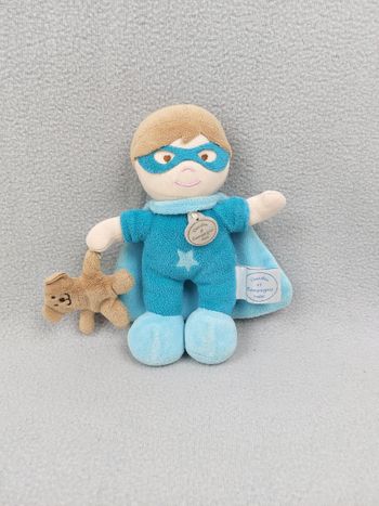 DOUDOU ET COMPAGNIE les ptits bouts garçon masque cape bleu ours marron 19 cm
