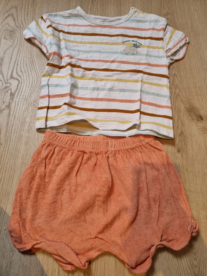 Ensemble t shirt et short 24 mois