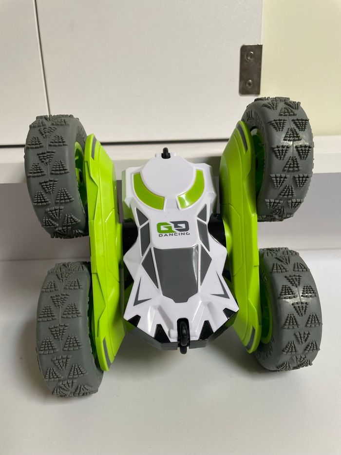 Voiture télécommandée