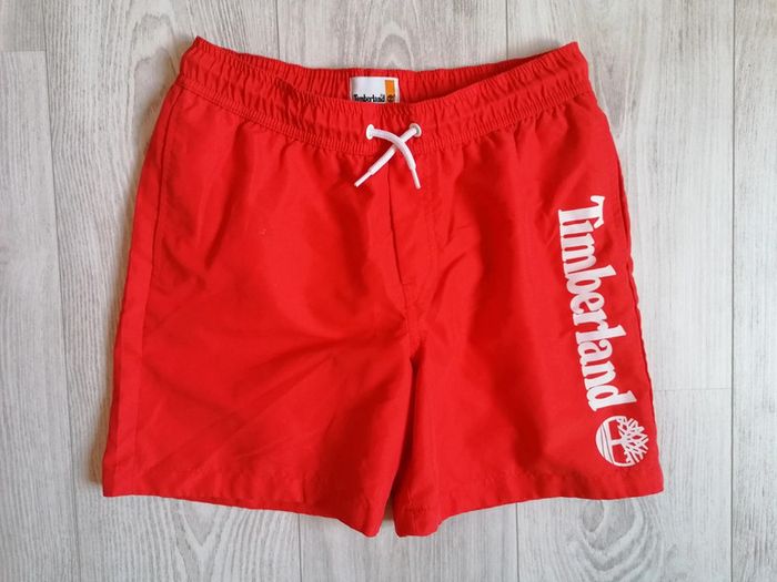Short de bain Timberland
Taille 14 ans - 162 cms
Très bon état 
Couleur orange