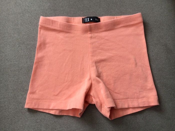 Short fille
