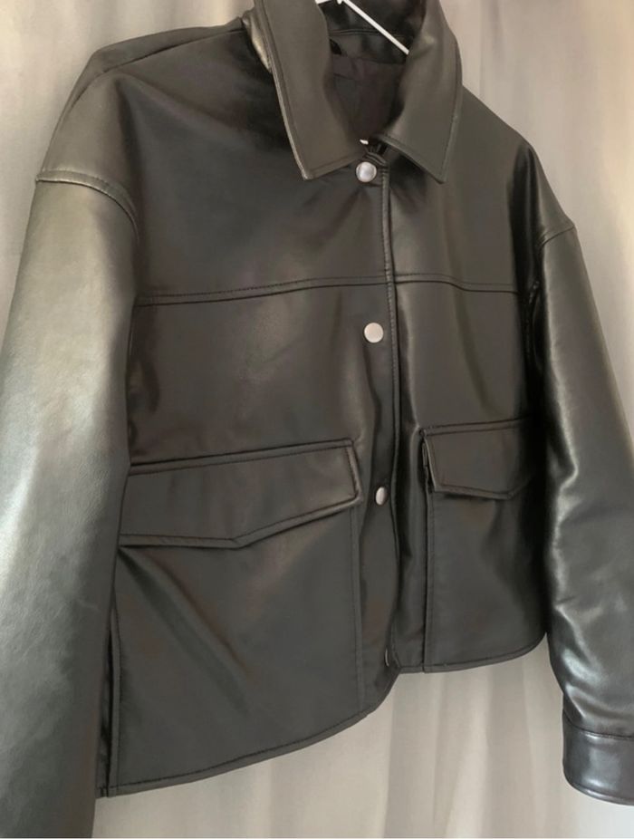 Veste noire en similicuir - photo numéro 2