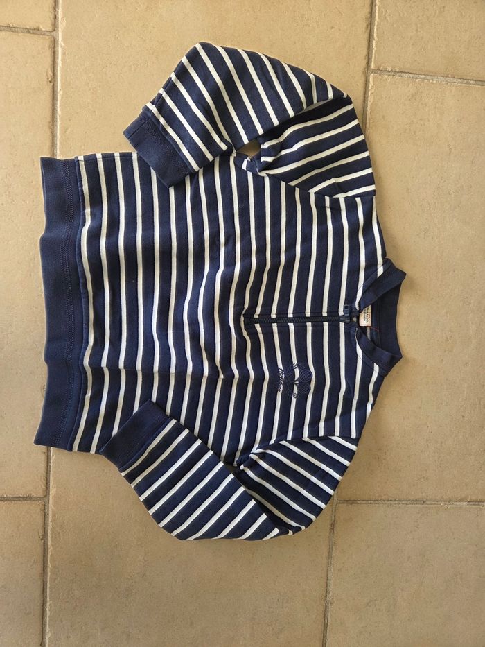 Sweat garcon TAo 10 ans