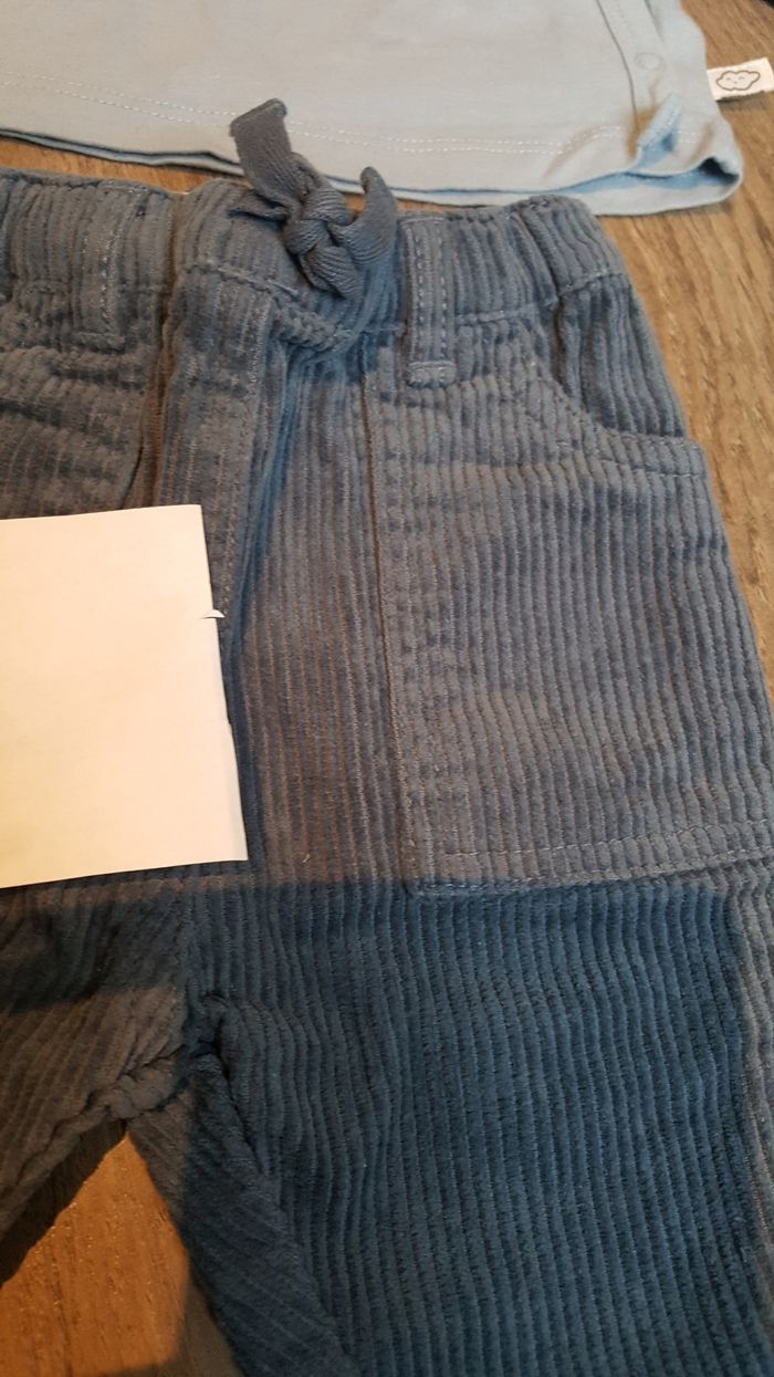 Ensemble t shirt manches longues et pantalon velours 3 mois - photo numéro 3