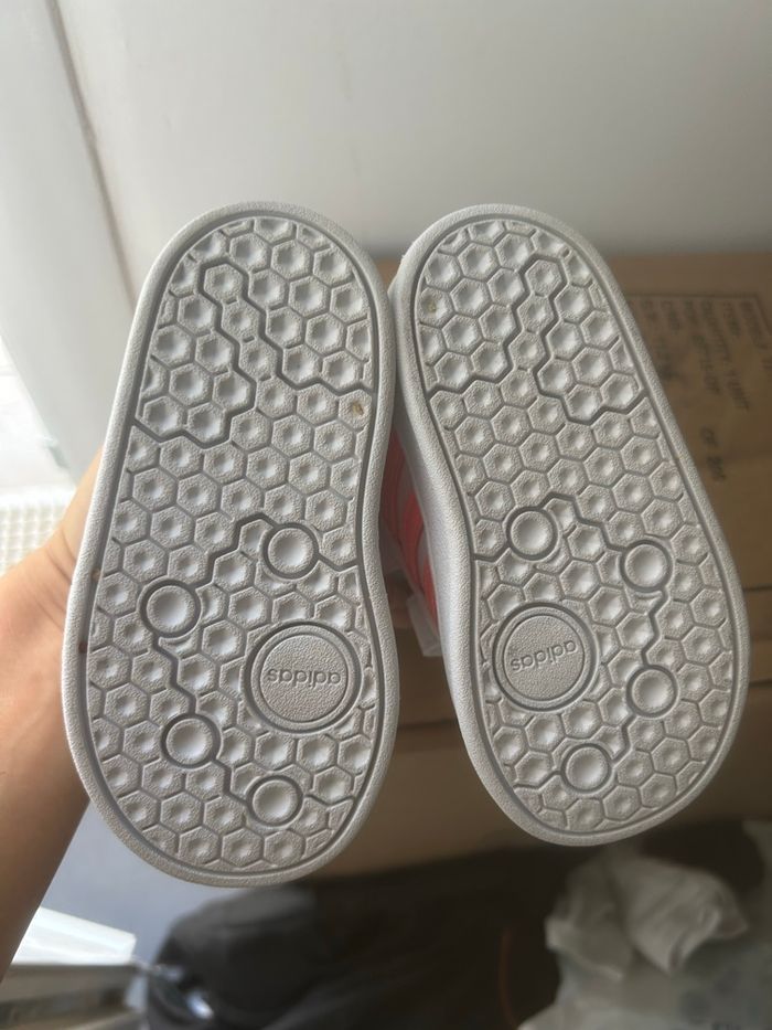 Baskets neuves adidas pointure 20 - photo numéro 3