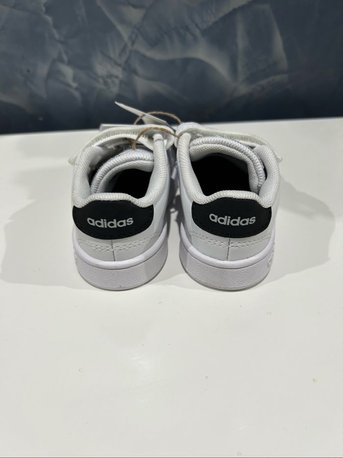 Baskets adidas baby - photo numéro 2