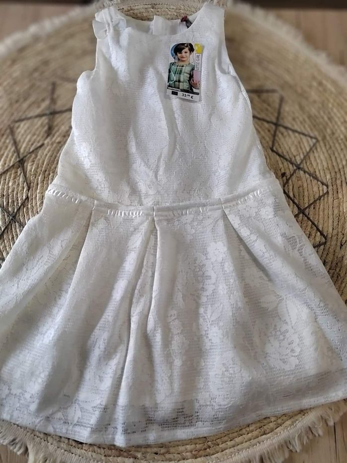 Robe 8 ans blanche neuve