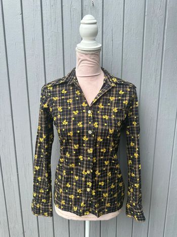 Chemise noir et jaune fleurie manches longues été