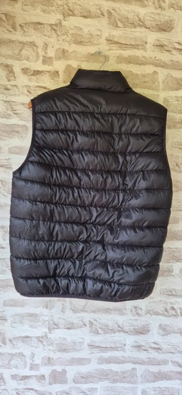 Veste / doudoune sans manche noir. - photo numéro 2
