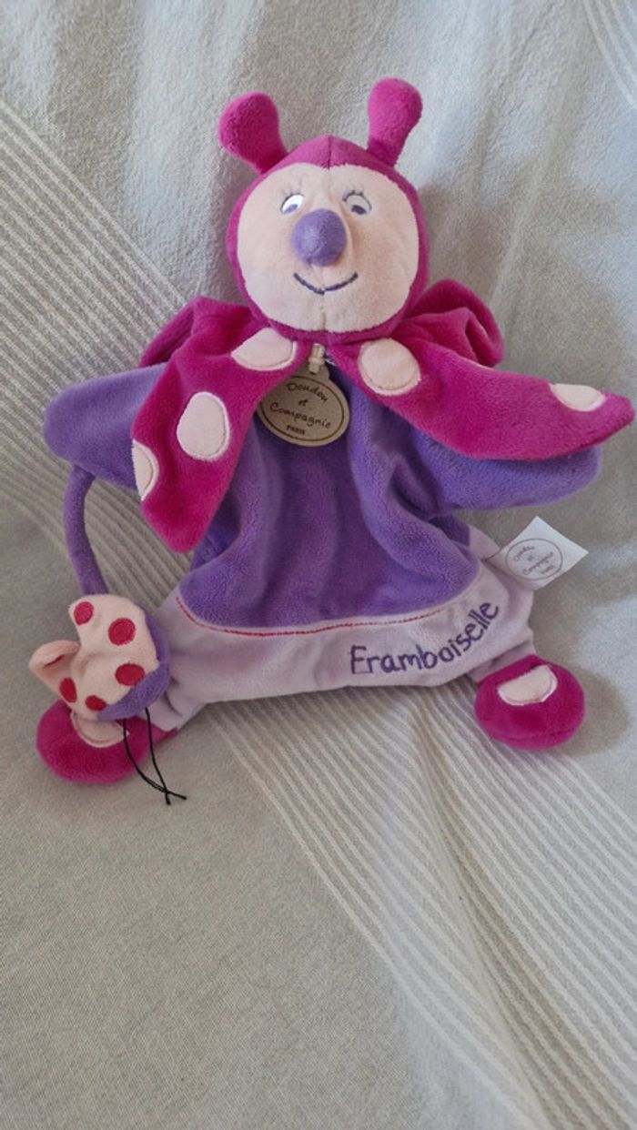 Doudou marionnette coccinelle framboiselle Doudou et compagnie