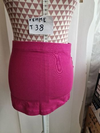 Mini jupe, rose,en coton & elasthanne, en très très bon état, longueur 31cm,marque Walk&Talk =4€